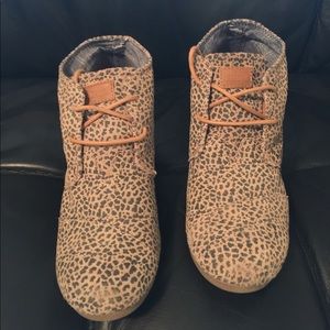 Toms leopard booties size 8 1/2.